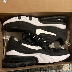 Black and white Nike. Worn twice. Really good condition. No box